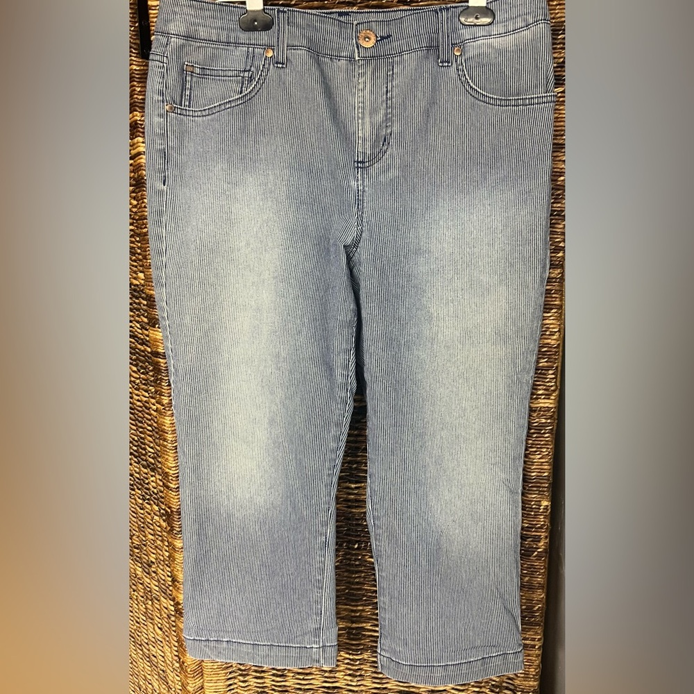 Bandolino- Capris Striped Jeans- Size:8, Missy, Pre- Owned